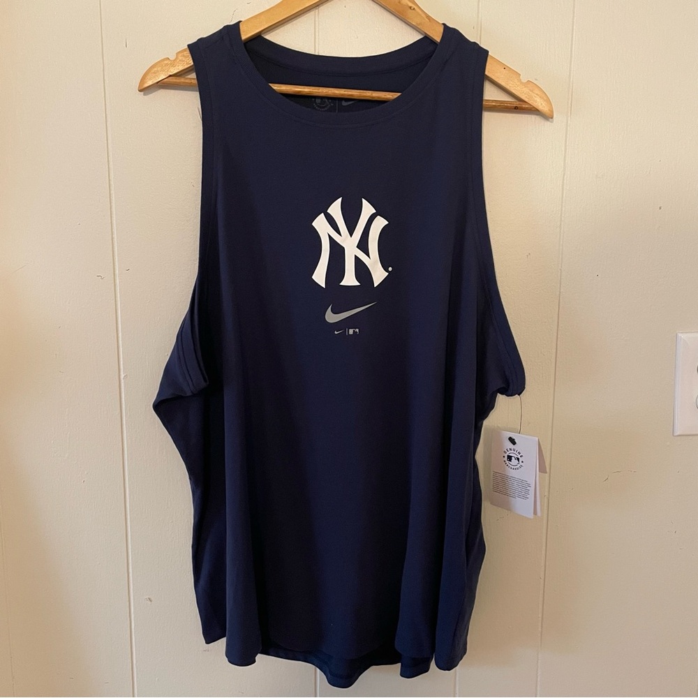 The Nike Tee MLB New York Yankees Women's XXL Navy Tank Top